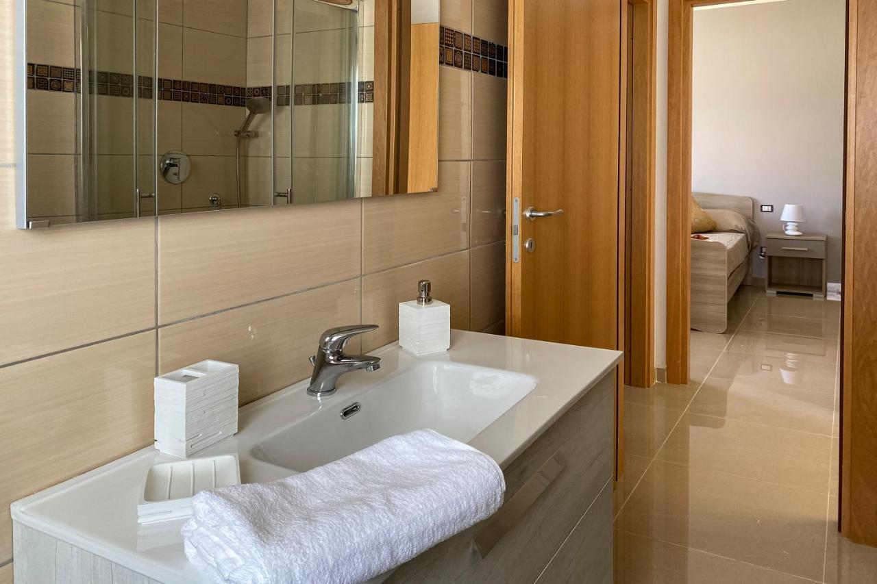 Hyele Accommodation Experience Casal Velino Bagian luar foto